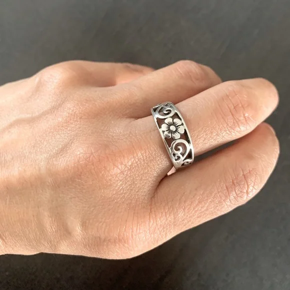 3/$25โจ Silver 925 Flower Ring ๐บ - Picture 1 of 4